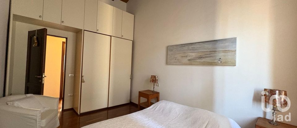 Hotel 8 rooms of 141 m² in Fano (61032)