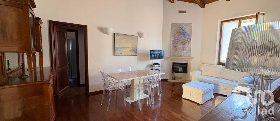 Hotel 8 rooms of 141 m² in Fano (61032)