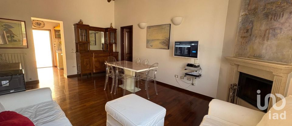 Hotel 8 rooms of 141 m² in Fano (61032)