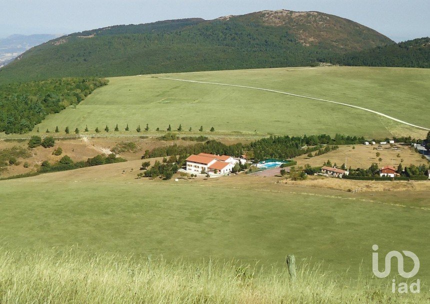 Hotel-ristorante di 2.600 m² in Fabriano (60044)