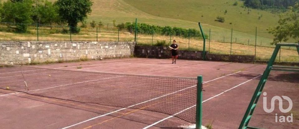 Hotel-ristorante di 2.600 m² in Fabriano (60044)