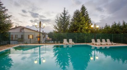 Hotel-ristorante di 2.600 m² in Fabriano (60044)