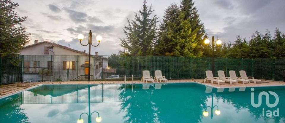 Hotel-ristorante di 2.600 m² in Fabriano (60044)