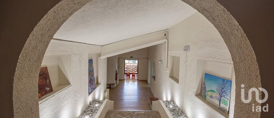 Hotel-ristorante di 2.600 m² in Fabriano (60044)