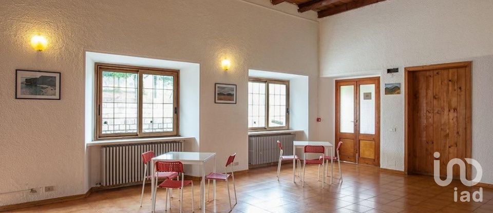 Hotel-ristorante di 2.600 m² in Fabriano (60044)