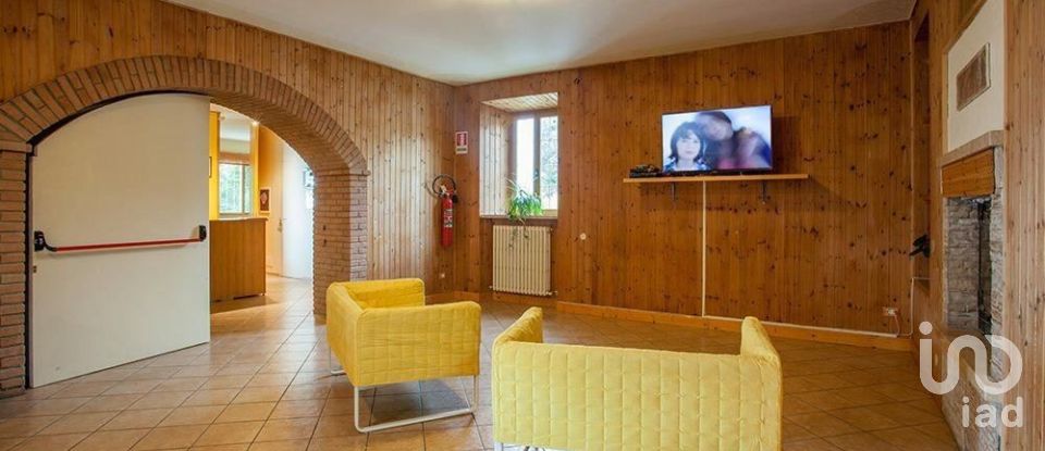 Hotel-ristorante di 2.600 m² in Fabriano (60044)
