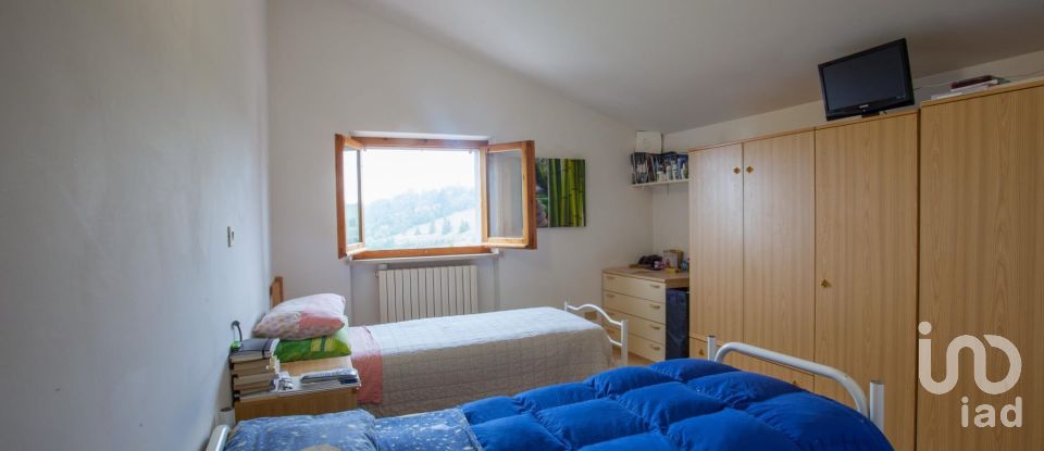 Hotel-ristorante di 2.600 m² in Fabriano (60044)