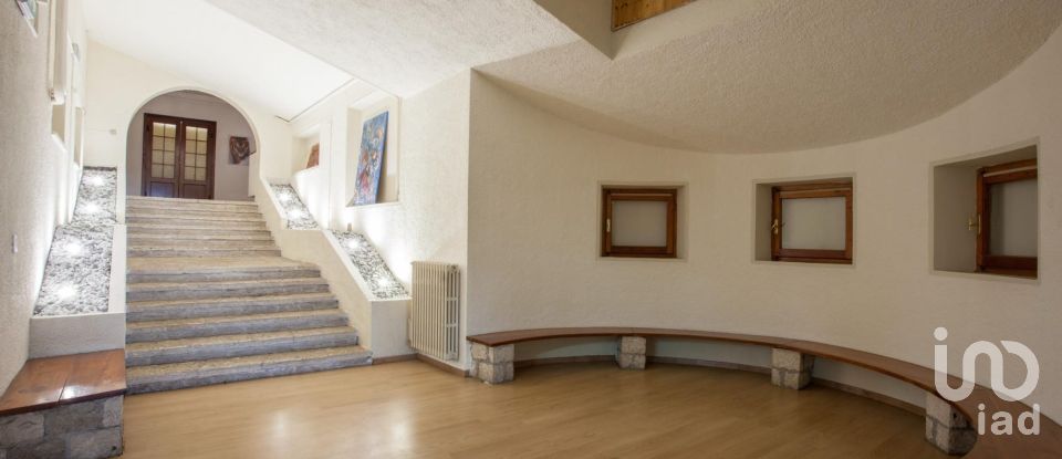 Hotel-ristorante di 2.600 m² in Fabriano (60044)