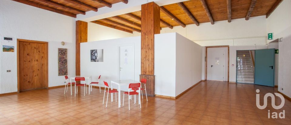Hotel-ristorante di 2.600 m² in Fabriano (60044)
