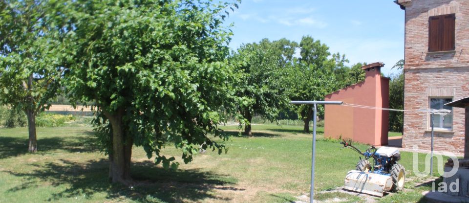 Villa Bifamiliare 8 locali di 363 m² in Fano (61032)