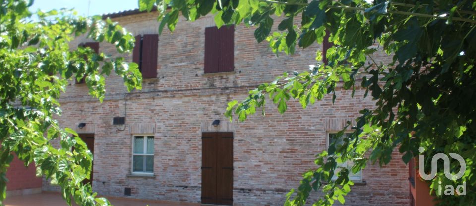 Villa Bifamiliare 8 locali di 363 m² in Fano (61032)