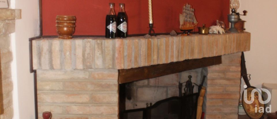 Villa Bifamiliare 8 locali di 363 m² in Fano (61032)