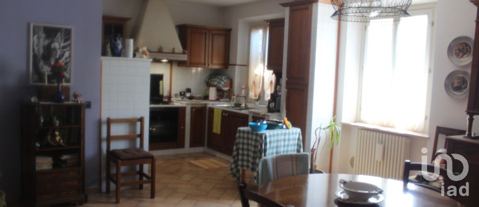 Villa Bifamiliare 8 locali di 363 m² in Fano (61032)