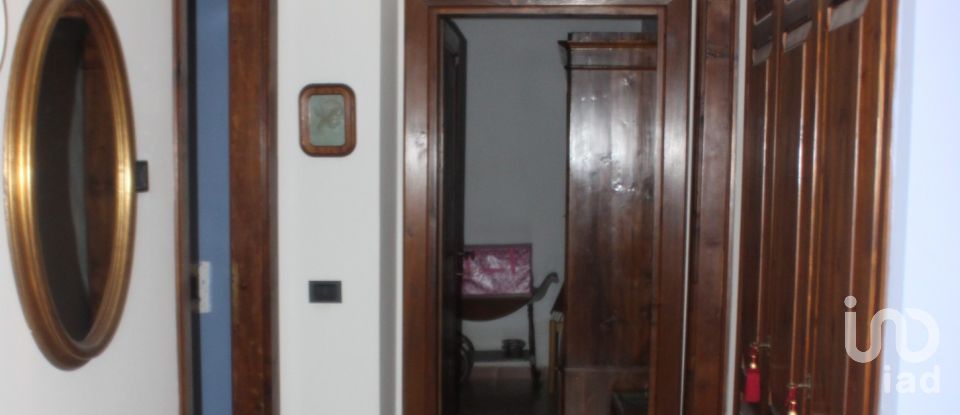 Villa Bifamiliare 8 locali di 363 m² in Fano (61032)