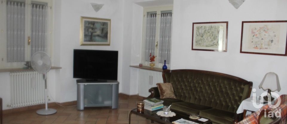 Villa Bifamiliare 8 locali di 363 m² in Fano (61032)