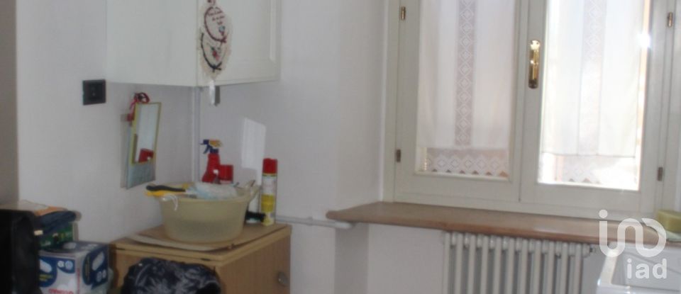 Villa Bifamiliare 8 locali di 363 m² in Fano (61032)