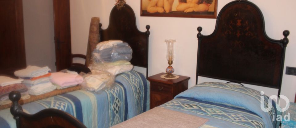 Villa Bifamiliare 8 locali di 363 m² in Fano (61032)