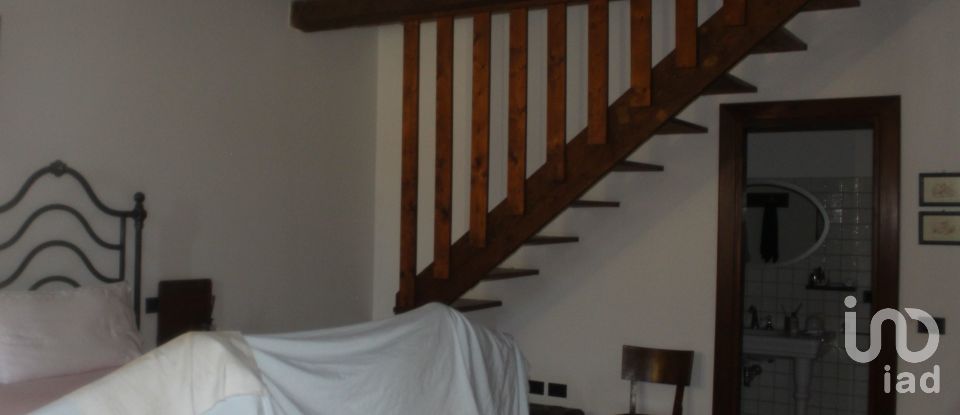 Villa Bifamiliare 8 locali di 363 m² in Fano (61032)