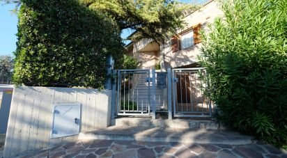 Casale 13 locali di 400 m² in Belvedere Ostrense (60030)