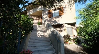 Casale 13 locali di 400 m² in Belvedere Ostrense (60030)