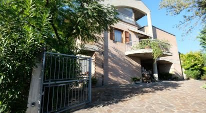 Casale 13 locali di 400 m² in Belvedere Ostrense (60030)