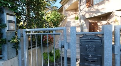 Casale 13 locali di 400 m² in Belvedere Ostrense (60030)