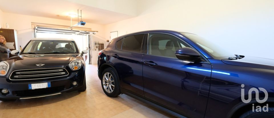 Farm 13 rooms of 400 m² in Belvedere Ostrense (60030)