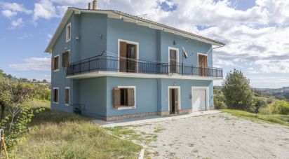 Casa indipendente / Villa 10 locali di 235 m² in Macerata (62100)