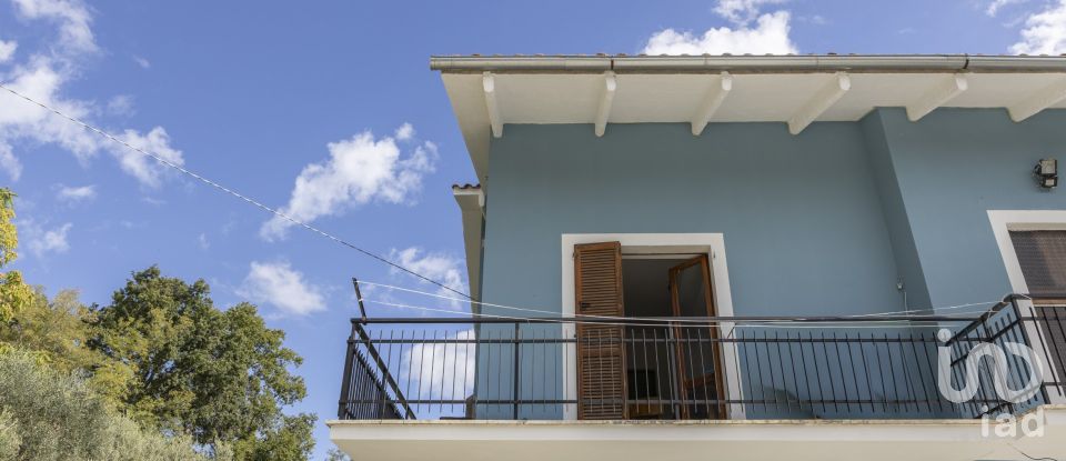 House 10 rooms of 235 m² in Macerata (62100)