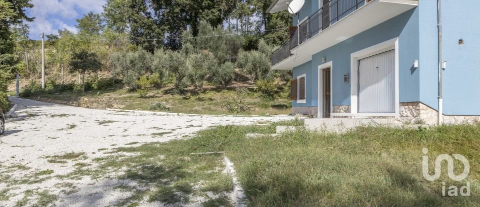 House 10 rooms of 235 m² in Macerata (62100)