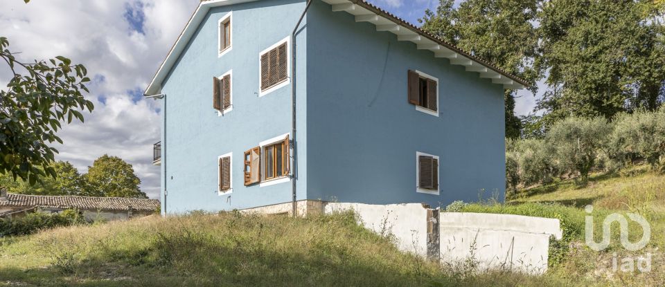 House 10 rooms of 235 m² in Macerata (62100)