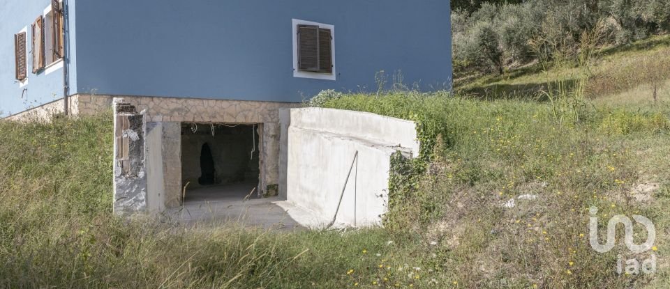 House 10 rooms of 235 m² in Macerata (62100)