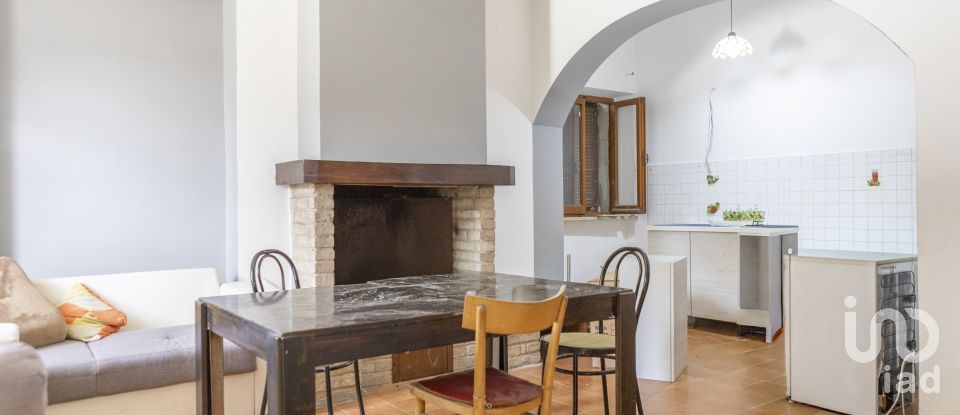 House 10 rooms of 235 m² in Macerata (62100)