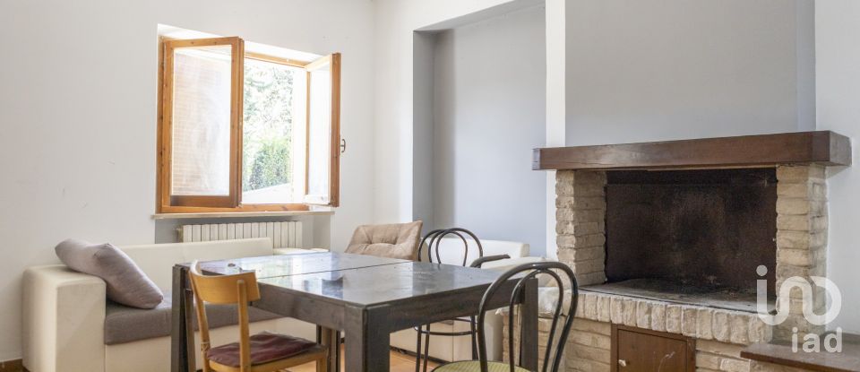 House 10 rooms of 235 m² in Macerata (62100)