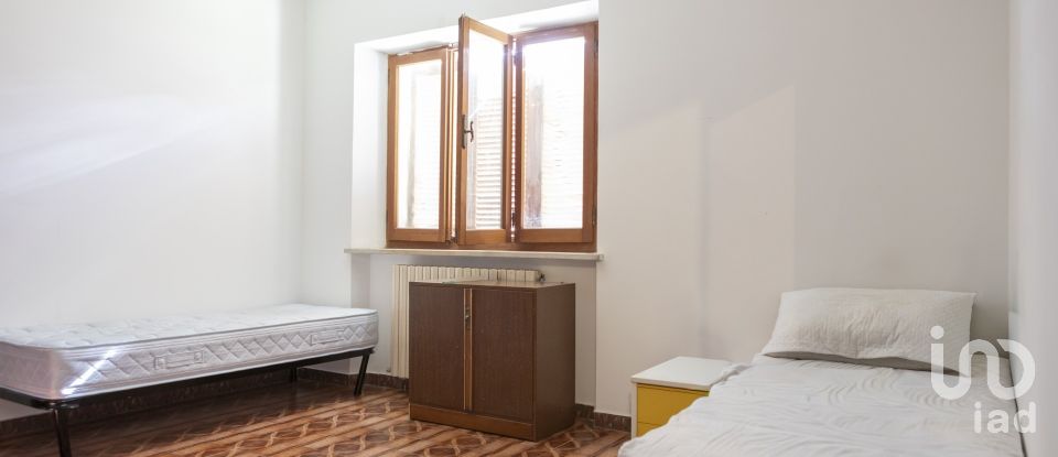 House 10 rooms of 235 m² in Macerata (62100)