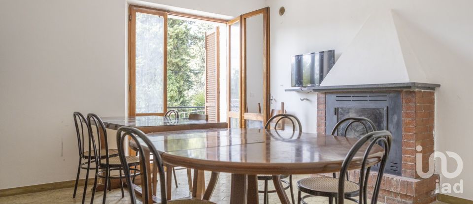 House 10 rooms of 235 m² in Macerata (62100)