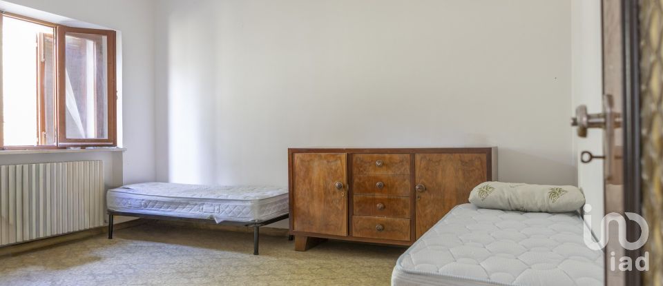 House 10 rooms of 235 m² in Macerata (62100)