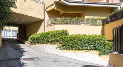 Villa a schiera 4 locali di 119 m² in Roma (00163)
