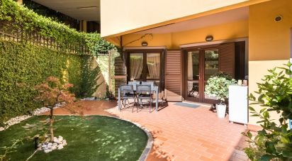 Villa a schiera 4 locali di 119 m² in Roma (00163)