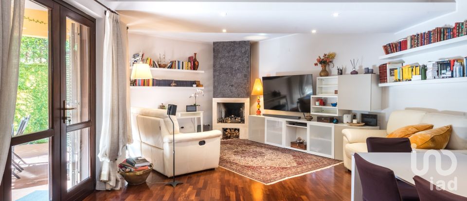 Traditional house 4 rooms of 119 m² in Roma (00163)