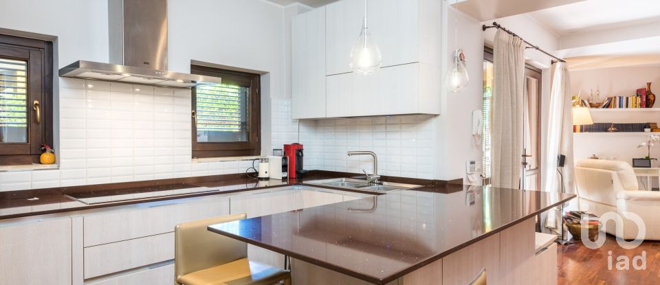 Traditional house 4 rooms of 119 m² in Roma (00163)