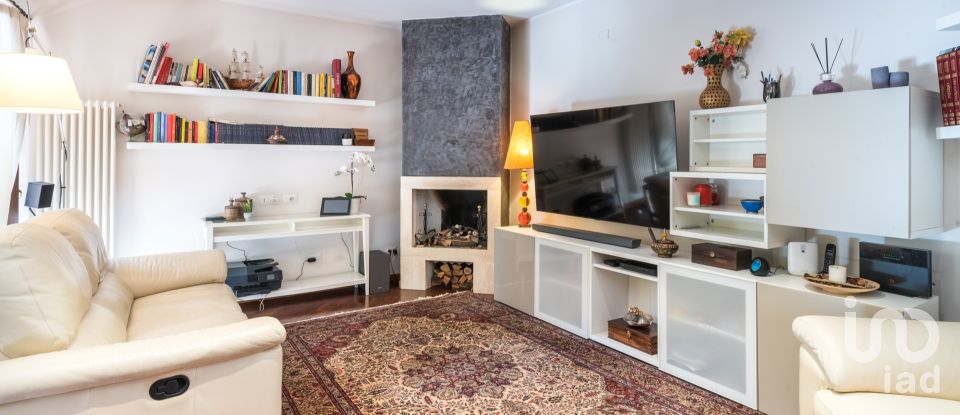 Traditional house 4 rooms of 119 m² in Roma (00163)