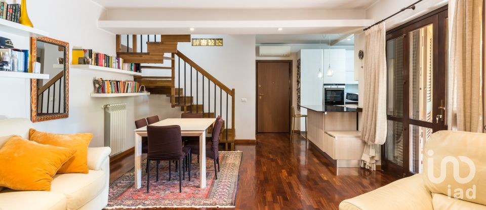 Traditional house 4 rooms of 119 m² in Roma (00163)