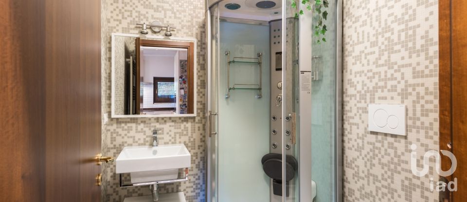 Traditional house 4 rooms of 119 m² in Roma (00163)