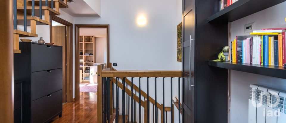 Traditional house 4 rooms of 119 m² in Roma (00163)