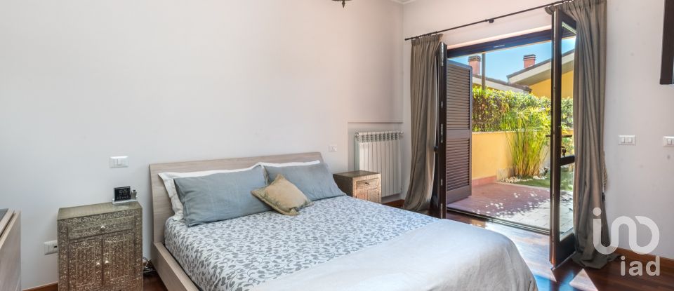 Traditional house 4 rooms of 119 m² in Roma (00163)