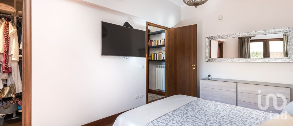 Traditional house 4 rooms of 119 m² in Roma (00163)