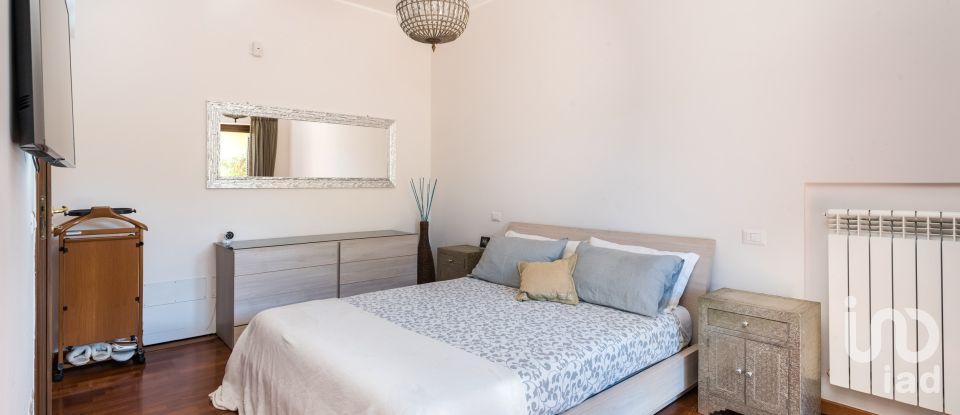 Traditional house 4 rooms of 119 m² in Roma (00163)