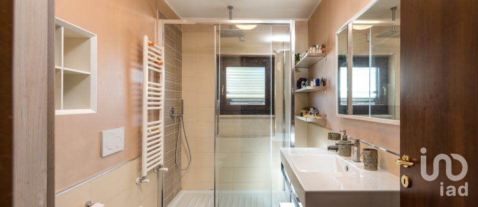 Traditional house 4 rooms of 119 m² in Roma (00163)