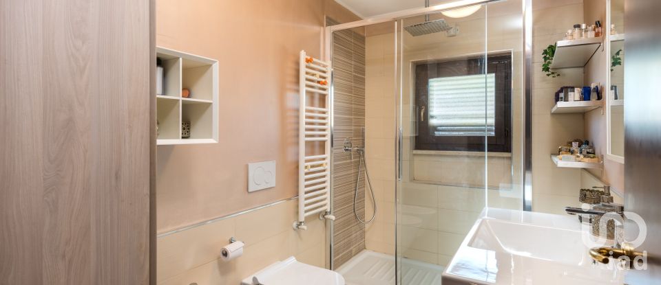 Traditional house 4 rooms of 119 m² in Roma (00163)